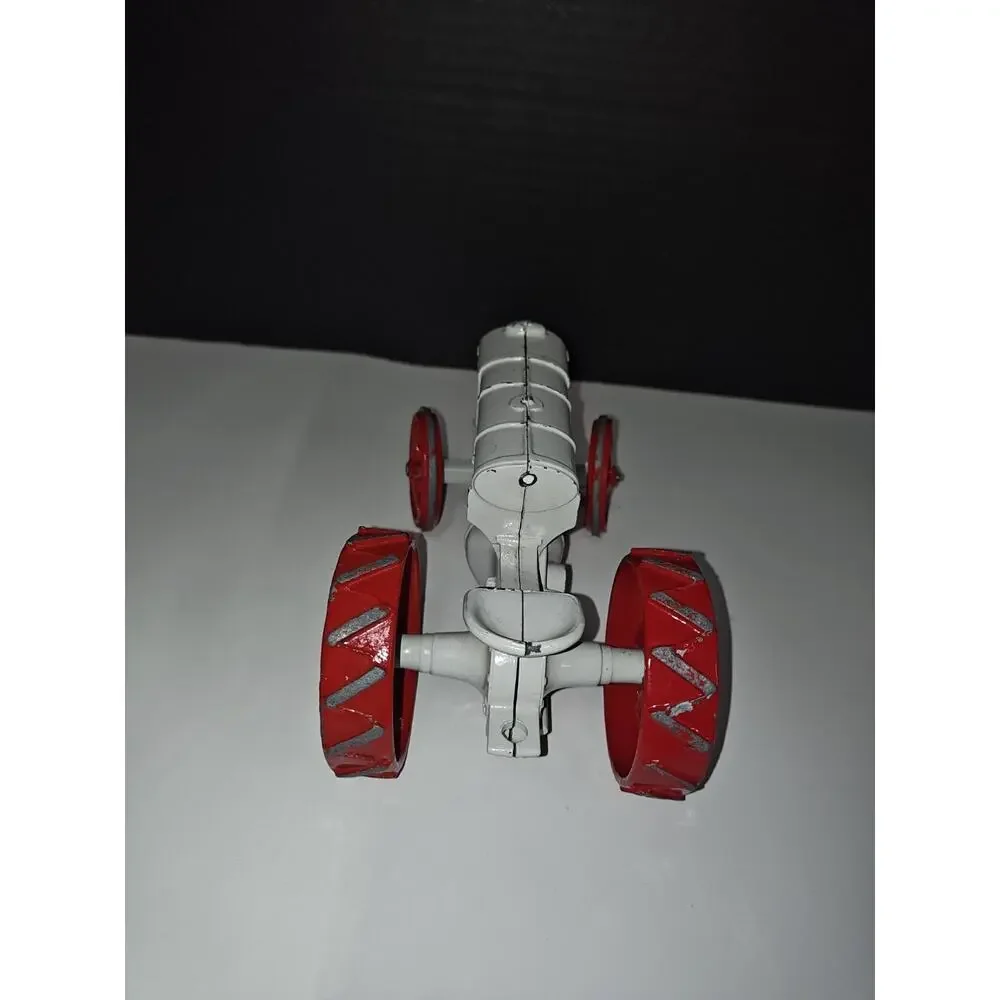 ERTL Vintage Fordson Farm Tractor Diecast Model 1/16 Scale Metal Toy Die-Cast